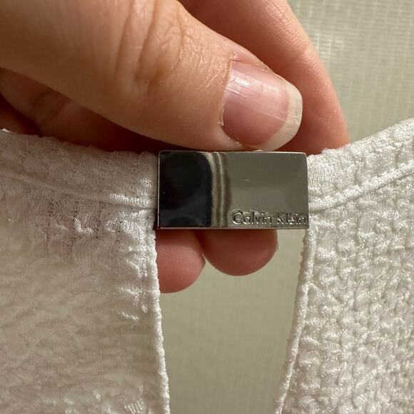 Calvin Klein White Sleeveless Shirt/Top Textured Fabric Keyhole Metal Piece XL - Picture 5 of 9